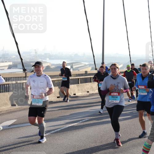 03.10.2025 - Köhlbrandbrückenlauf Julia Fischer http://msf.ph/oto/9003273 03.10.2025 09:29:16 Position 1 1427, 1752, 3815, 1719, 1986 meine-sportfotos.de