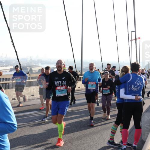 03.10.2025 - Köhlbrandbrückenlauf Julia Fischer http://msf.ph/oto/9003281 03.10.2025 09:29:19 Position 1 1752, 1282 meine-sportfotos.de