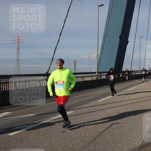03.10.2025 - Köhlbrandbrückenlauf Julia Fischer http://msf.ph/oto/9003295 03.10.2025 09:45:21 Position 2 1451 meine-sportfotos.de