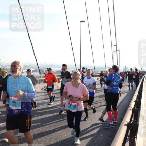 03.10.2025 - Köhlbrandbrückenlauf Julia Fischer http://msf.ph/oto/9003301 03.10.2025 09:29:21 Position 1 1809, 1672 meine-sportfotos.de
