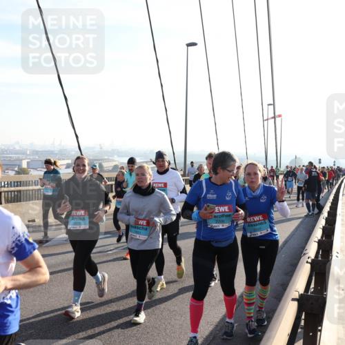 03.10.2025 - Köhlbrandbrückenlauf Julia Fischer http://msf.ph/oto/9003308 03.10.2025 09:29:23 Position 1 3049, 2670, 1831, 2206, 2207 meine-sportfotos.de