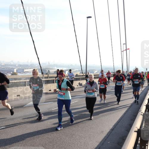 03.10.2025 - Köhlbrandbrückenlauf Julia Fischer http://msf.ph/oto/9003342 03.10.2025 09:29:26 Position 1 1714 meine-sportfotos.de