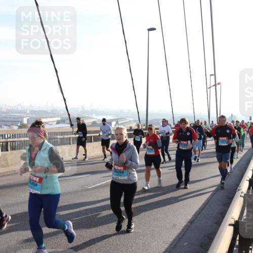 03.10.2025 - Köhlbrandbrückenlauf Julia Fischer http://msf.ph/oto/9003347 03.10.2025 09:29:27 Position 1 1911, 1714 meine-sportfotos.de