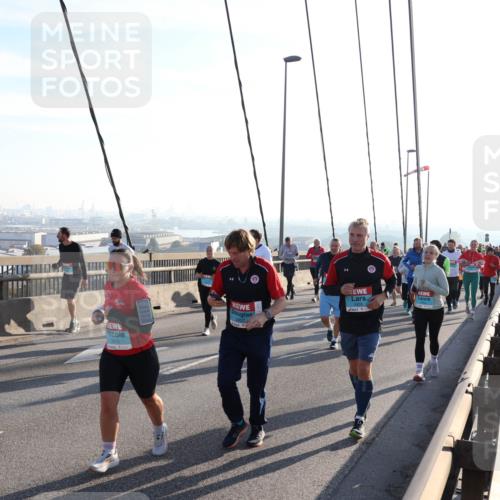 03.10.2025 - Köhlbrandbrückenlauf Julia Fischer http://msf.ph/oto/9003357 03.10.2025 09:29:28 Position 1 3310, 3407 meine-sportfotos.de