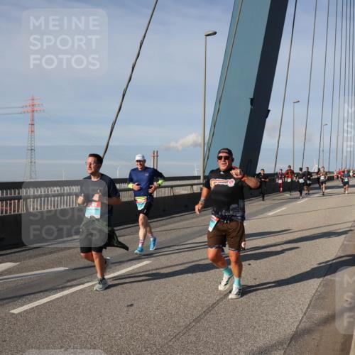 03.10.2025 - Köhlbrandbrückenlauf Julia Fischer http://msf.ph/oto/9003383 03.10.2025 09:45:37 Position 2  meine-sportfotos.de