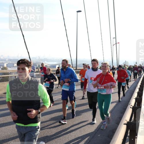 03.10.2025 - Köhlbrandbrückenlauf Julia Fischer http://msf.ph/oto/9003393 03.10.2025 09:29:32 Position 1 2448, 1206 meine-sportfotos.de