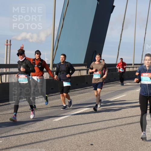 03.10.2025 - Köhlbrandbrückenlauf Julia Fischer http://msf.ph/oto/9003401 03.10.2025 09:45:43 Position 2 2814, 3838 meine-sportfotos.de