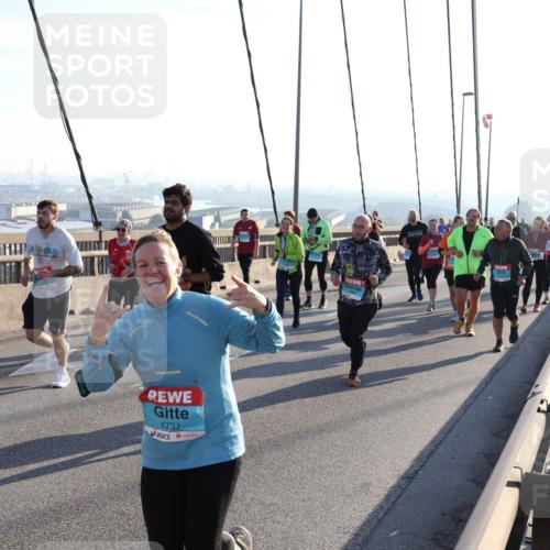 03.10.2025 - Köhlbrandbrückenlauf Julia Fischer http://msf.ph/oto/9003426 03.10.2025 09:29:36 Position 1 1737, 47 meine-sportfotos.de