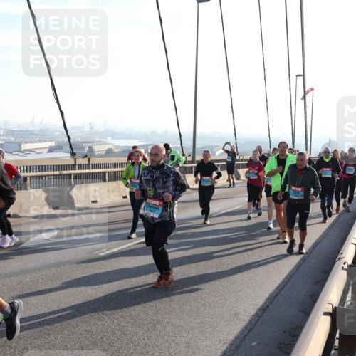 03.10.2025 - Köhlbrandbrückenlauf Julia Fischer http://msf.ph/oto/9003435 03.10.2025 09:29:37 Position 1 2163 meine-sportfotos.de