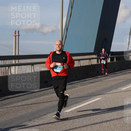 03.10.2025 - Köhlbrandbrückenlauf Julia Fischer http://msf.ph/oto/9003438 03.10.2025 09:45:49 Position 2 962 meine-sportfotos.de