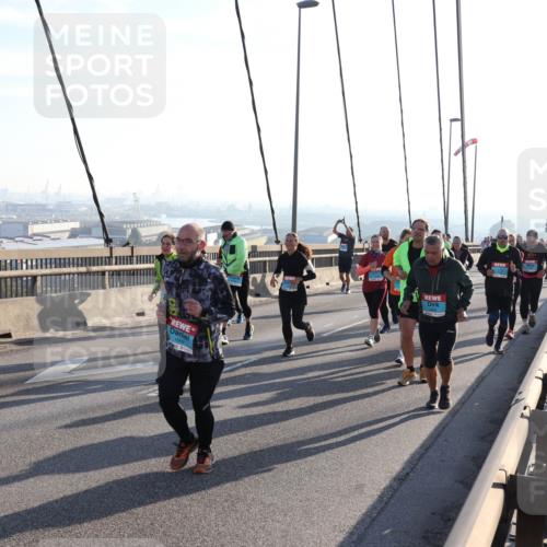 03.10.2025 - Köhlbrandbrückenlauf Julia Fischer http://msf.ph/oto/9003441 03.10.2025 09:29:38 Position 1  meine-sportfotos.de