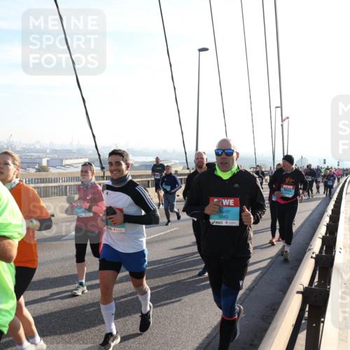 03.10.2025 - Köhlbrandbrückenlauf Julia Fischer http://msf.ph/oto/9003471 03.10.2025 09:29:41 Position 1 3843 meine-sportfotos.de
