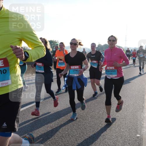 03.10.2025 - Köhlbrandbrückenlauf Fabian Wolf http://msf.ph/oto/9003479 03.10.2025 09:18:20 Position 3 1111, 1327, 1331, 1335, 1566 meine-sportfotos.de