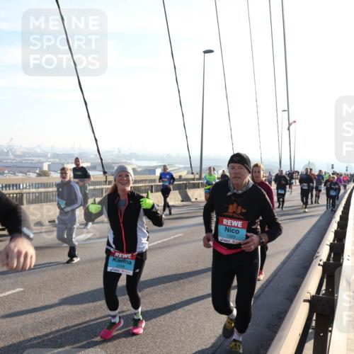 03.10.2025 - Köhlbrandbrückenlauf Julia Fischer http://msf.ph/oto/9003546 03.10.2025 09:29:43 Position 1 2098, 1329 meine-sportfotos.de