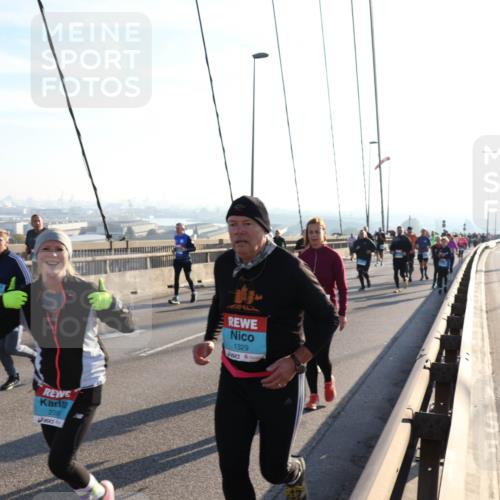 03.10.2025 - Köhlbrandbrückenlauf Julia Fischer http://msf.ph/oto/9003556 03.10.2025 09:29:43 Position 1 209, 1329 meine-sportfotos.de