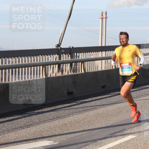 03.10.2025 - Köhlbrandbrückenlauf Julia Fischer http://msf.ph/oto/9003561 03.10.2025 09:29:47 Position 1 3590 meine-sportfotos.de