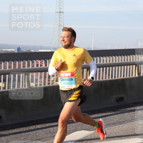 03.10.2025 - Köhlbrandbrückenlauf Julia Fischer http://msf.ph/oto/9003573 03.10.2025 09:29:48 Position 1 3590 meine-sportfotos.de