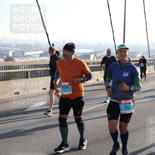 03.10.2025 - Köhlbrandbrückenlauf Julia Fischer http://msf.ph/oto/9003602 03.10.2025 09:29:51 Position 1 1593, 3736, 3352 meine-sportfotos.de