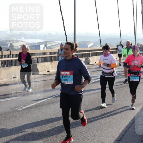 03.10.2025 - Köhlbrandbrückenlauf Julia Fischer http://msf.ph/oto/9003607 03.10.2025 09:29:56 Position 1 1414, 2719, 1804 meine-sportfotos.de