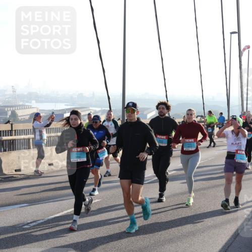 03.10.2025 - Köhlbrandbrückenlauf Julia Fischer http://msf.ph/oto/9003656 03.10.2025 09:30:01 Position 1 3792 meine-sportfotos.de