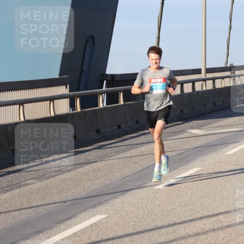 03.10.2025 - Köhlbrandbrückenlauf Julia Fischer http://msf.ph/oto/9003678 03.10.2025 09:30:09 Position 1 3782 meine-sportfotos.de