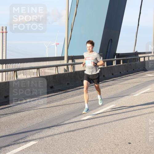 03.10.2025 - Köhlbrandbrückenlauf Julia Fischer http://msf.ph/oto/9003685 03.10.2025 09:30:10 Position 1  meine-sportfotos.de