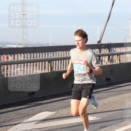 03.10.2025 - Köhlbrandbrückenlauf Julia Fischer http://msf.ph/oto/9003693 03.10.2025 09:30:11 Position 1 3782 meine-sportfotos.de