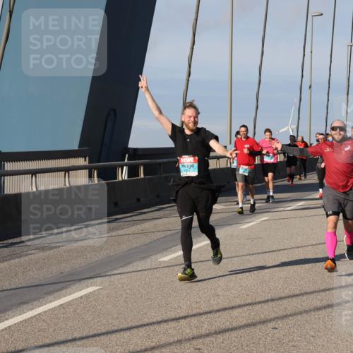 03.10.2025 - Köhlbrandbrückenlauf Julia Fischer http://msf.ph/oto/9003732 03.10.2025 09:46:40 Position 2 2193 meine-sportfotos.de