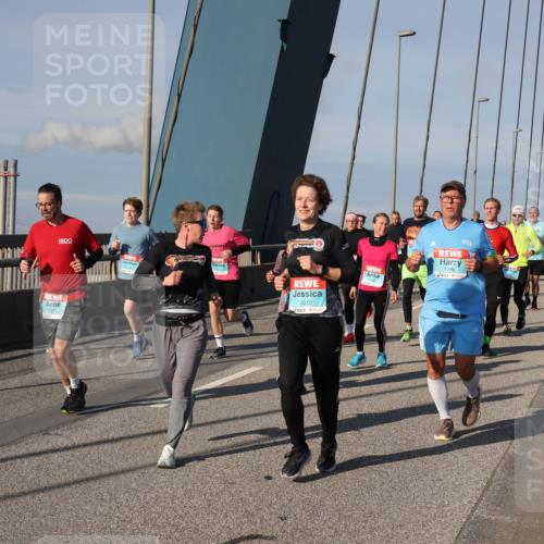 03.10.2025 - Köhlbrandbrückenlauf Julia Fischer http://msf.ph/oto/9003769 03.10.2025 09:46:46 Position 2 3010, 1286, 1375 meine-sportfotos.de