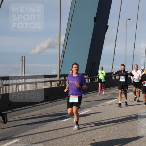 03.10.2025 - Köhlbrandbrückenlauf Julia Fischer http://msf.ph/oto/9003838 03.10.2025 09:46:54 Position 2 2990 meine-sportfotos.de