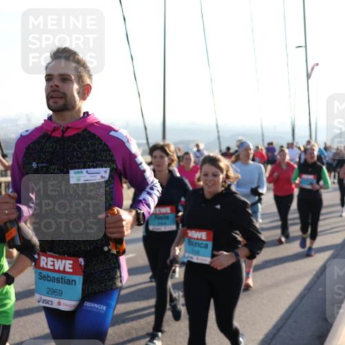 03.10.2025 - Köhlbrandbrückenlauf Julia Fischer http://msf.ph/oto/9003839 03.10.2025 09:30:31 Position 1 3619, 2969, 30 meine-sportfotos.de