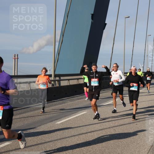 03.10.2025 - Köhlbrandbrückenlauf Julia Fischer http://msf.ph/oto/9003841 03.10.2025 09:46:55 Position 2 2990 meine-sportfotos.de