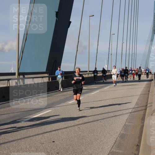 03.10.2025 - Köhlbrandbrückenlauf Julia Fischer http://msf.ph/oto/9003897 03.10.2025 09:47:02 Position 2 601 meine-sportfotos.de