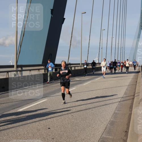 03.10.2025 - Köhlbrandbrückenlauf Julia Fischer http://msf.ph/oto/9003907 03.10.2025 09:47:03 Position 2  meine-sportfotos.de