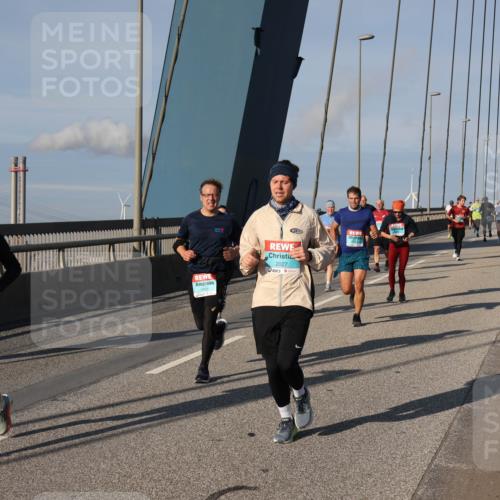 03.10.2025 - Köhlbrandbrückenlauf Julia Fischer http://msf.ph/oto/9003941 03.10.2025 09:47:14 Position 2 3006, 1408, 2027 meine-sportfotos.de