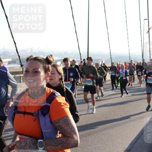 03.10.2025 - Köhlbrandbrückenlauf Julia Fischer http://msf.ph/oto/9004046 03.10.2025 09:31:14 Position 1 2246 meine-sportfotos.de