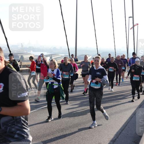 03.10.2025 - Köhlbrandbrückenlauf Julia Fischer http://msf.ph/oto/9004073 03.10.2025 09:31:18 Position 1 250, 3150 meine-sportfotos.de