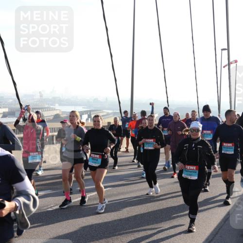 03.10.2025 - Köhlbrandbrückenlauf Julia Fischer http://msf.ph/oto/9004086 03.10.2025 09:31:19 Position 1 3150, 00, 2787 meine-sportfotos.de