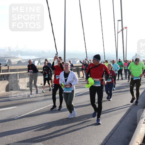 03.10.2025 - Köhlbrandbrückenlauf Julia Fischer http://msf.ph/oto/9004140 03.10.2025 09:31:26 Position 1 3030 meine-sportfotos.de