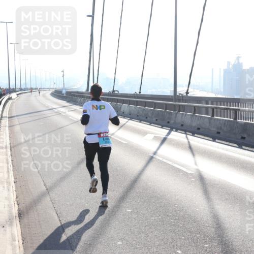 03.10.2025 - Köhlbrandbrückenlauf Julia Fischer http://msf.ph/oto/9004152 03.10.2025 09:31:28 Position 1  meine-sportfotos.de