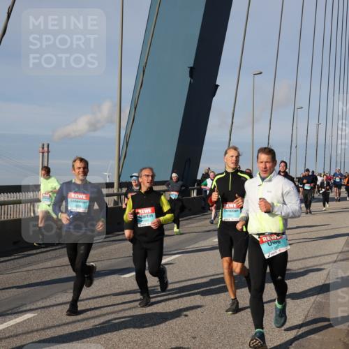 03.10.2025 - Köhlbrandbrückenlauf Julia Fischer http://msf.ph/oto/9004184 03.10.2025 09:47:55 Position 2 1558, 1464, 1201, 1367 meine-sportfotos.de