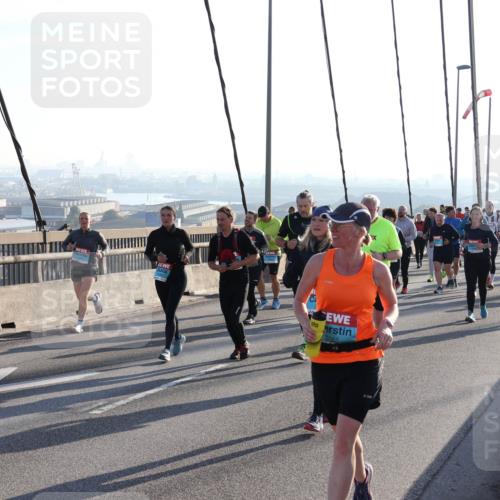 03.10.2025 - Köhlbrandbrückenlauf Julia Fischer http://msf.ph/oto/9004201 03.10.2025 09:31:37 Position 1 2065 meine-sportfotos.de