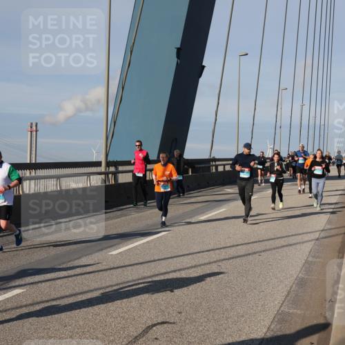 03.10.2025 - Köhlbrandbrückenlauf Julia Fischer http://msf.ph/oto/9004207 03.10.2025 09:47:59 Position 2 1805 meine-sportfotos.de