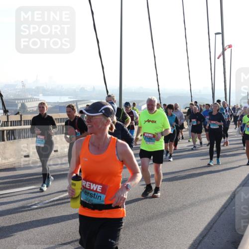 03.10.2025 - Köhlbrandbrückenlauf Julia Fischer http://msf.ph/oto/9004212 03.10.2025 09:31:38 Position 1 2065 meine-sportfotos.de