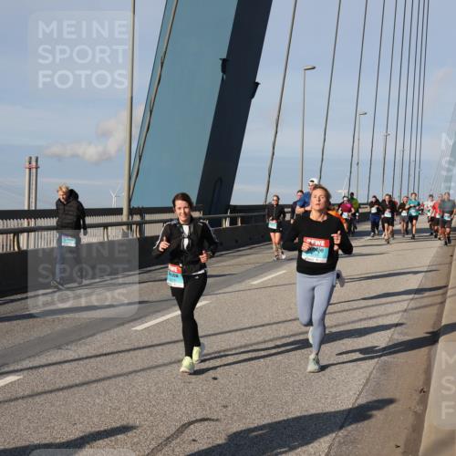 03.10.2025 - Köhlbrandbrückenlauf Julia Fischer http://msf.ph/oto/9004232 03.10.2025 09:48:02 Position 2  meine-sportfotos.de