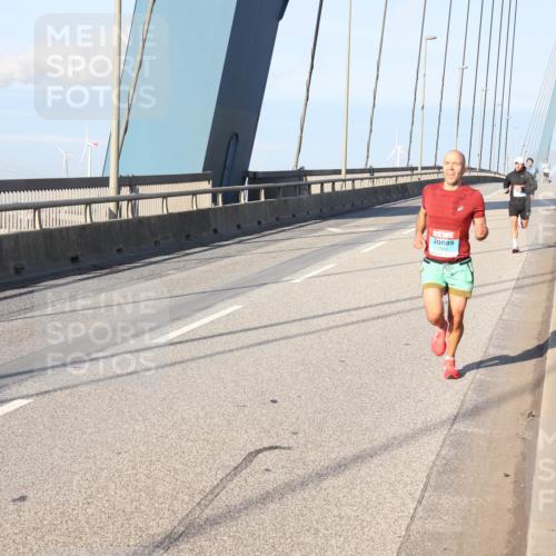 03.10.2025 - Köhlbrandbrückenlauf Julia Fischer http://msf.ph/oto/9004237 03.10.2025 09:31:48 Position 1  meine-sportfotos.de