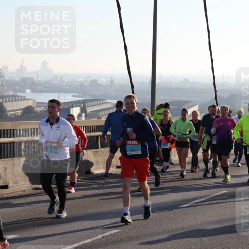 03.10.2025 - Köhlbrandbrückenlauf Julia Fischer http://msf.ph/oto/9004330 03.10.2025 09:32:21 Position 1  meine-sportfotos.de