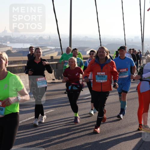 03.10.2025 - Köhlbrandbrückenlauf Julia Fischer http://msf.ph/oto/9004372 03.10.2025 09:32:40 Position 1 1908, 2502, 2303, 2350, 3703 meine-sportfotos.de