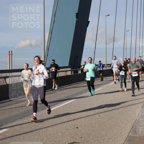 03.10.2025 - Köhlbrandbrückenlauf Julia Fischer http://msf.ph/oto/9004504 03.10.2025 09:48:59 Position 2  meine-sportfotos.de