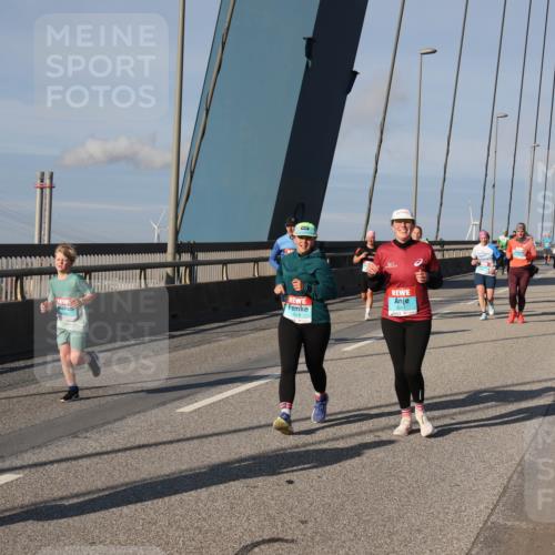 03.10.2025 - Köhlbrandbrückenlauf Julia Fischer http://msf.ph/oto/9004554 03.10.2025 09:49:09 Position 2  meine-sportfotos.de